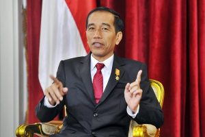 Presiden Joko Widodo memaparkan sejumlah pencapaian dan rencana program kerja saat wawancara khusus dengan LKBN Antara jelang Peringatan Hari Kemerdekaan ke-70 Republik Indonesia di Kantor Kepresidenan, Jakarta, Rabu (12/8). Presiden juga memaparkan sejumlah permasalahan antara lain bidang ekonomi, sosial, politik, pembangunan, pendidikan, daerah perbatasan hingga kemaritiman. ANTARA FOTO/Yudhi Mahatma/Spt/15